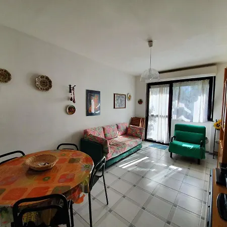 Beautiful Holiday In With Swimming Pool Varazze